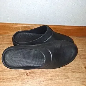 OOFOS | Shoes | Oofos Oocloog Black Casual Slip On Recovery  display picture 2